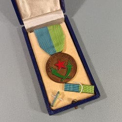 DJIBOUTI MEDAILLE D'HONNEUR DE LA FORCE NATIONALE DE SECURITE AVEC RAPPEL ET BOUTONNIERE DANS SON COFFRET D'ORIGINE