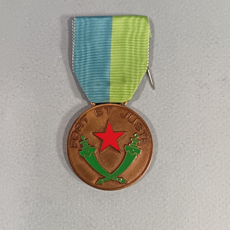 DJIBOUTI MEDAILLE D'HONNEUR DE LA FORCE NATIONALE DE SECURITE AVEC RAPPEL ET BOUTONNIERE DANS SON COFFRET D'ORIGINE