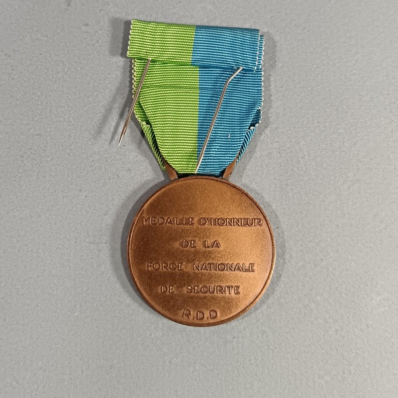 DJIBOUTI MEDAILLE D'HONNEUR DE LA FORCE NATIONALE DE SECURITE AVEC RAPPEL ET BOUTONNIERE DANS SON COFFRET D'ORIGINE