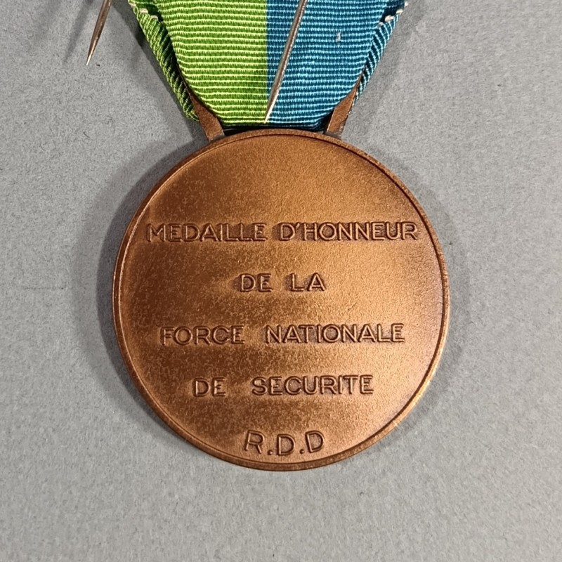 DJIBOUTI MEDAILLE D'HONNEUR DE LA FORCE NATIONALE DE SECURITE AVEC RAPPEL ET BOUTONNIERE DANS SON COFFRET D'ORIGINE