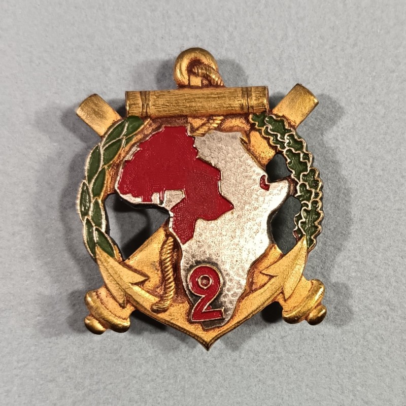 INSIGNE MILITAIRE 2 ème RAC REGIMENT D'ARTILLERIE COLONIALE FABRICATION 1944-45 DRAGO PARIS RUE BERANGER PEINT