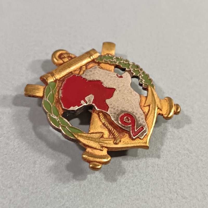 INSIGNE MILITAIRE 2 ème RAC REGIMENT D'ARTILLERIE COLONIALE FABRICATION 1944-45 DRAGO PARIS RUE BERANGER PEINT
