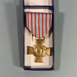 FRANCE MEDAILLE CROIX DU COMBATTANT COULEUR BRONZE DORE NEUVE DANS SA BOITE
