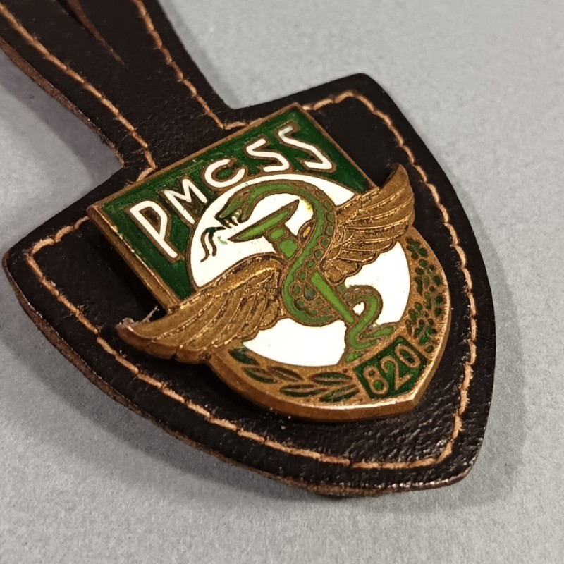 INSIGNE MILITAIRE 820 ème PMCSS PHARMACIE MAGASIN CENTRAL DU SERVICE DE SANTEE FABRICATION DRAGO PARIS NICE RUE OLIVIER METRA