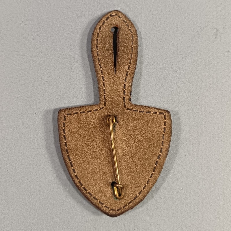 INSIGNE MILITAIRE 820 ème PMCSS PHARMACIE MAGASIN CENTRAL DU SERVICE DE SANTEE FABRICATION DRAGO PARIS NICE RUE OLIVIER METRA