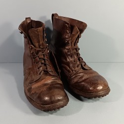 BRODEQUINS MONTANTS CLOUTES CHAUSSURES MILITAIRE EN CUIR MARRON MODELE DES ANNES 1918 1920 POUR OFFICIERS OU SOUS OFFICIERS