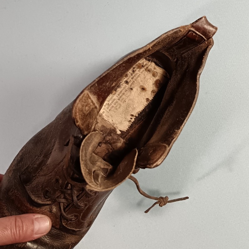BRODEQUINS MONTANTS CLOUTES CHAUSSURES MILITAIRE EN CUIR MARRON MODELE DES ANNES 1918 1920 POUR OFFICIERS OU SOUS OFFICIERS