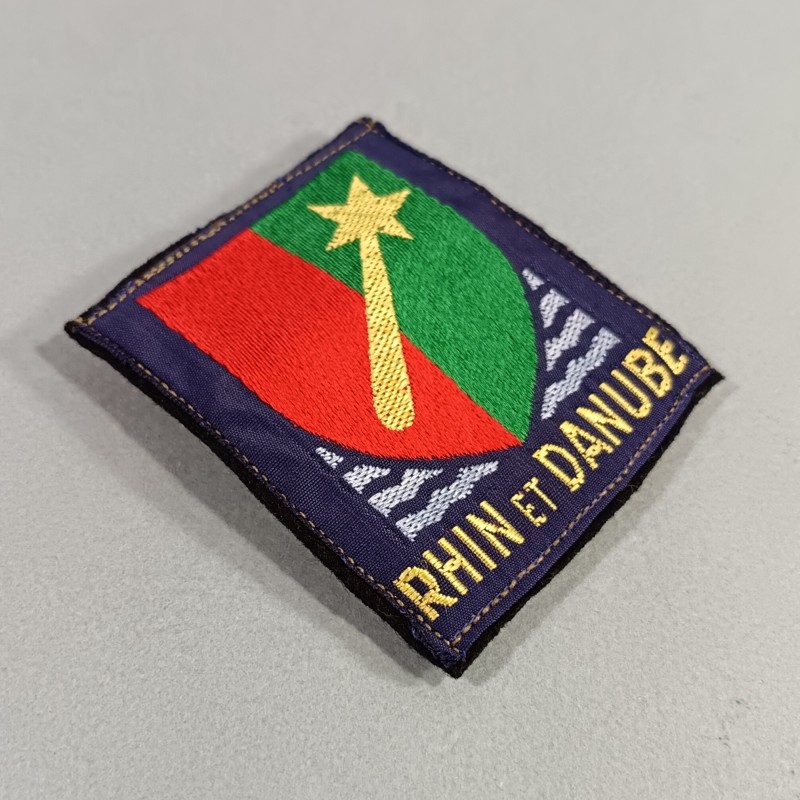 INSIGNE TISSU D'EPAULE 1 ere ARMEE RHIN DANUBE LIBERATION 1944 1945 COUSU SUR FOND NOIR AVEC CROCHETS