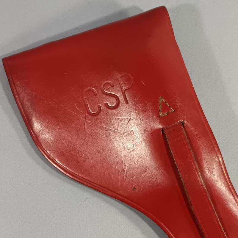 BEL ETUI D'OFFICIER EN CUIR ROUGE MODELE POUR PA 7.65 DE MAB D OU BROWNING AVEC MARQUAGE SUR LE RABBAT CSP