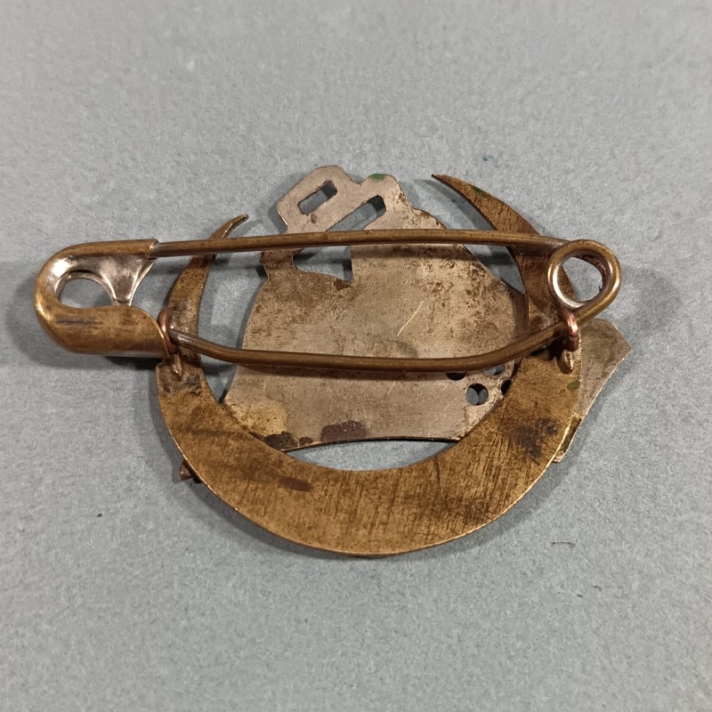 INSIGNE MILITAIRE DU 5 ème RSA REGIMENT DE SPAHIS ALGERIENS FABRICATION LOCAL 1944 - 1945 CROISSANT ETRIER ET CHAR