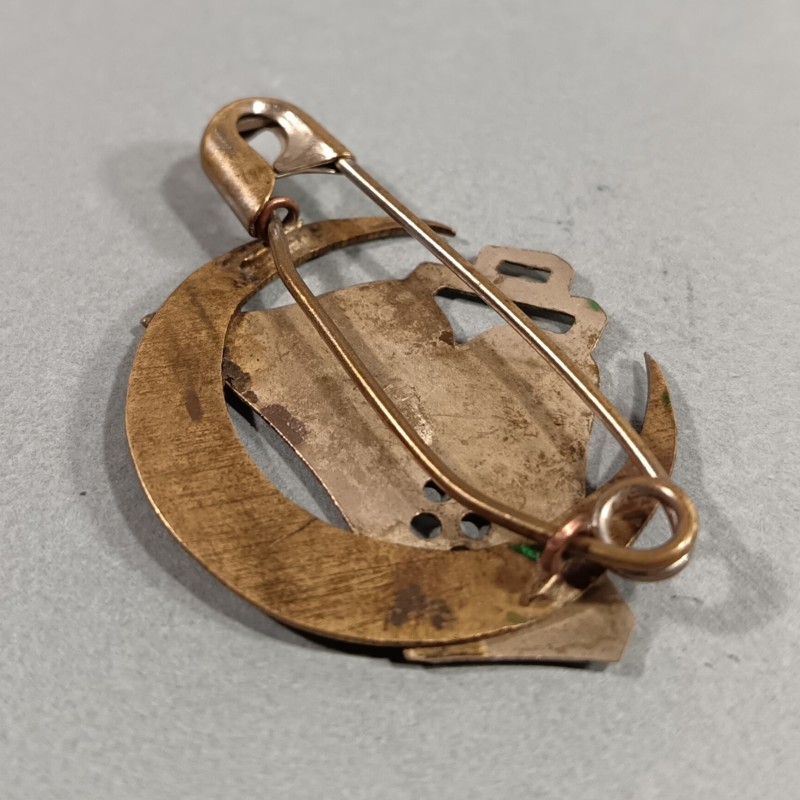INSIGNE MILITAIRE DU 5 ème RSA REGIMENT DE SPAHIS ALGERIENS FABRICATION LOCAL 1944 - 1945 CROISSANT ETRIER ET CHAR
