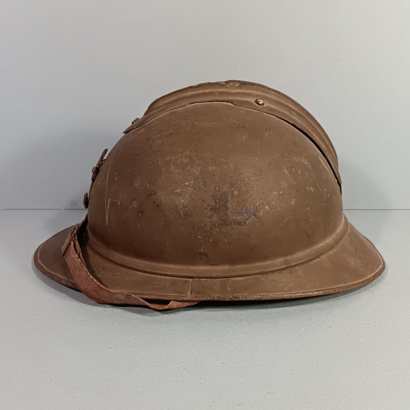 CASQUE ADRIAN MODELE 1915 INFANTERIE COLONIAL COMPLET GUERRE 1939 - 1940 COULEUR KAKI AVEC ANCRE DE CASQUE TROPICAL