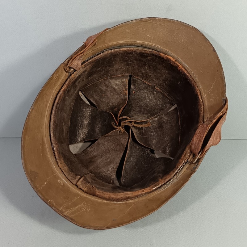 CASQUE ADRIAN MODELE 1915 INFANTERIE COLONIAL COMPLET GUERRE 1939 - 1940 COULEUR KAKI AVEC ANCRE DE CASQUE TROPICAL