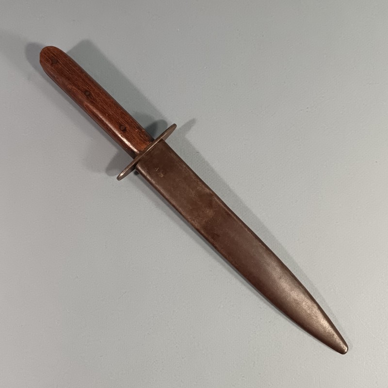 COUTEAU DE TRANCHEES AUTRICHIEN MODELE PREMIERE GUERRE 1914 - 1918 STURMTRUPPEN FABRICANT A IDENTIFIER !?