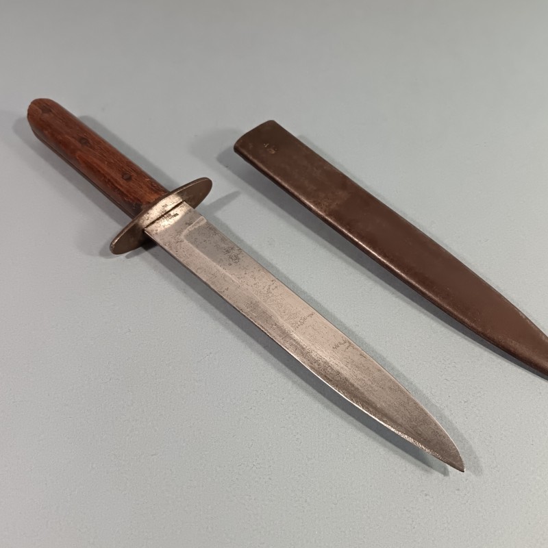 COUTEAU DE TRANCHEES AUTRICHIEN MODELE PREMIERE GUERRE 1914 - 1918 STURMTRUPPEN FABRICANT A IDENTIFIER !?