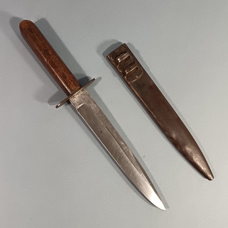 COUTEAU DE TRANCHEES AUTRICHIEN MODELE PREMIERE GUERRE 1914 - 1918 STURMTRUPPEN FABRICANT A IDENTIFIER !?