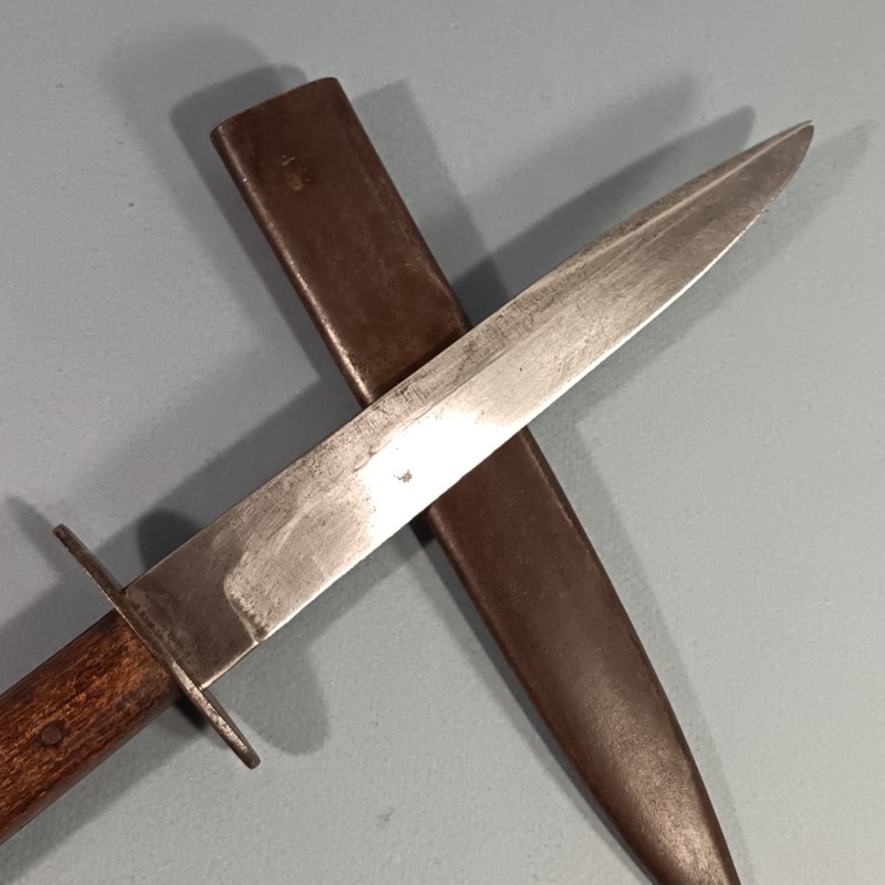 COUTEAU DE TRANCHEES AUTRICHIEN MODELE PREMIERE GUERRE 1914 - 1918 STURMTRUPPEN FABRICANT A IDENTIFIER !?