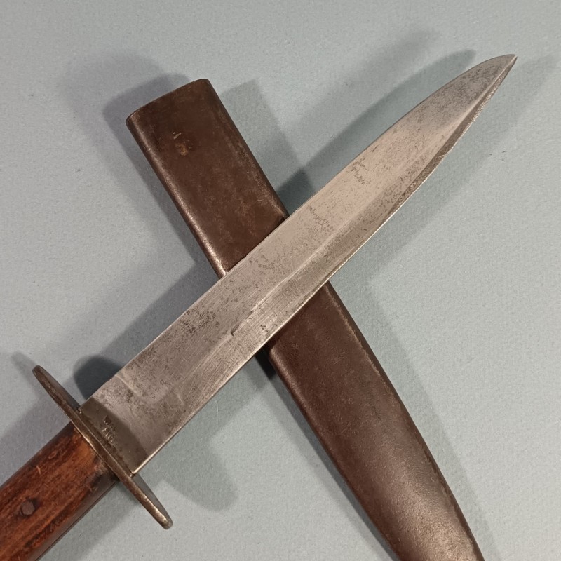 COUTEAU DE TRANCHEES AUTRICHIEN MODELE PREMIERE GUERRE 1914 - 1918 STURMTRUPPEN FABRICANT A IDENTIFIER !?