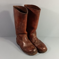 PAIRE DE BOTTES CLOUTEES D'OFFICIER OU SOUS-OFFICIER DITES " CHANTILLY " EN CUIR MARRON FABRICATION CIVIL EPOQUE SECONDE GUERRE