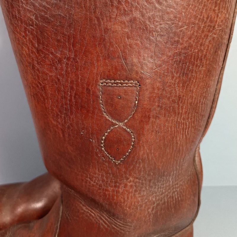 PAIRE DE BOTTES CLOUTEES D'OFFICIER OU SOUS-OFFICIER DITES " CHANTILLY " EN CUIR MARRON FABRICATION CIVIL EPOQUE SECONDE GUERRE