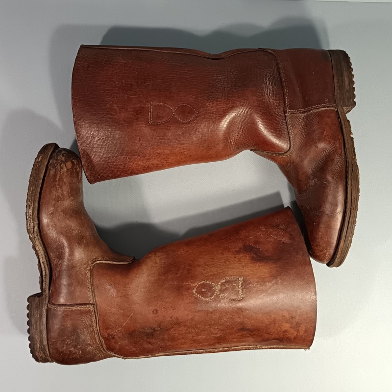 PAIRE DE BOTTES CLOUTEES D'OFFICIER OU SOUS-OFFICIER DITES " CHANTILLY " EN CUIR MARRON FABRICATION CIVIL EPOQUE SECONDE GUERRE