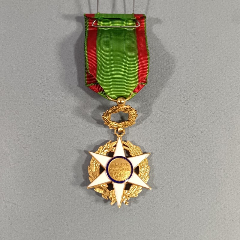 FRANCE MEDAILLE D'OFFICIER DE L'ORDRE NATIONAL DU MERITE AGRICOLE FABRICATION EN ARGENT ARTHUS BERTRAND PARIS EN BOITE