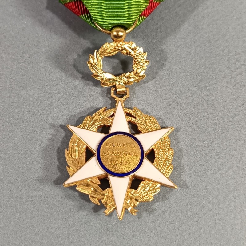 FRANCE MEDAILLE D'OFFICIER DE L'ORDRE NATIONAL DU MERITE AGRICOLE FABRICATION EN ARGENT ARTHUS BERTRAND PARIS EN BOITE