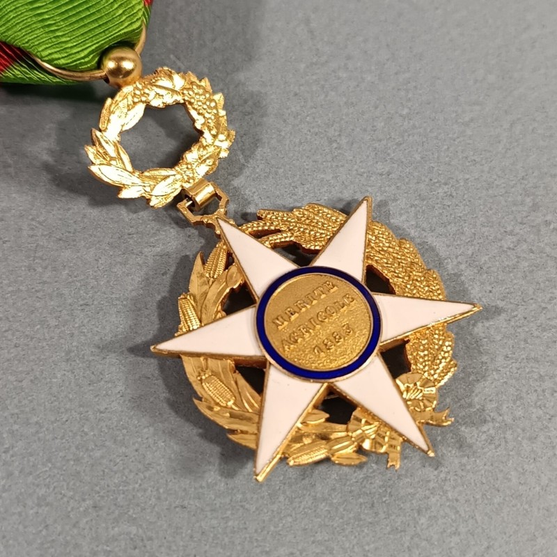 FRANCE MEDAILLE D'OFFICIER DE L'ORDRE NATIONAL DU MERITE AGRICOLE FABRICATION EN ARGENT ARTHUS BERTRAND PARIS EN BOITE