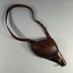 ETUI D'OFFICIER EN CUIR MARRON AVEC SA BRETELLE BAUDRIER POUR REVOLVER D'ORDONNANCE ST ETIENNE MODELE 1892 ETUI " JAMBON "