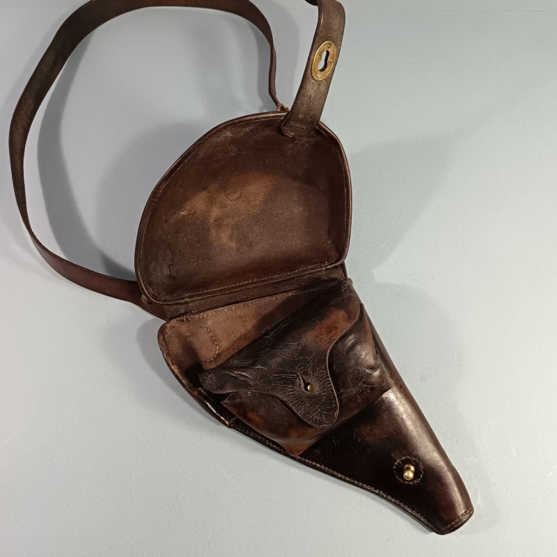 ETUI D'OFFICIER EN CUIR MARRON AVEC SA BRETELLE BAUDRIER POUR REVOLVER D'ORDONNANCE ST ETIENNE MODELE 1892 ETUI " JAMBON "
