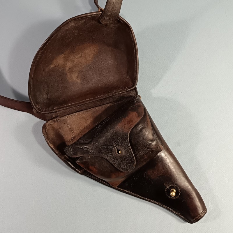 ETUI D'OFFICIER EN CUIR MARRON AVEC SA BRETELLE BAUDRIER POUR REVOLVER D'ORDONNANCE ST ETIENNE MODELE 1892 ETUI " JAMBON "