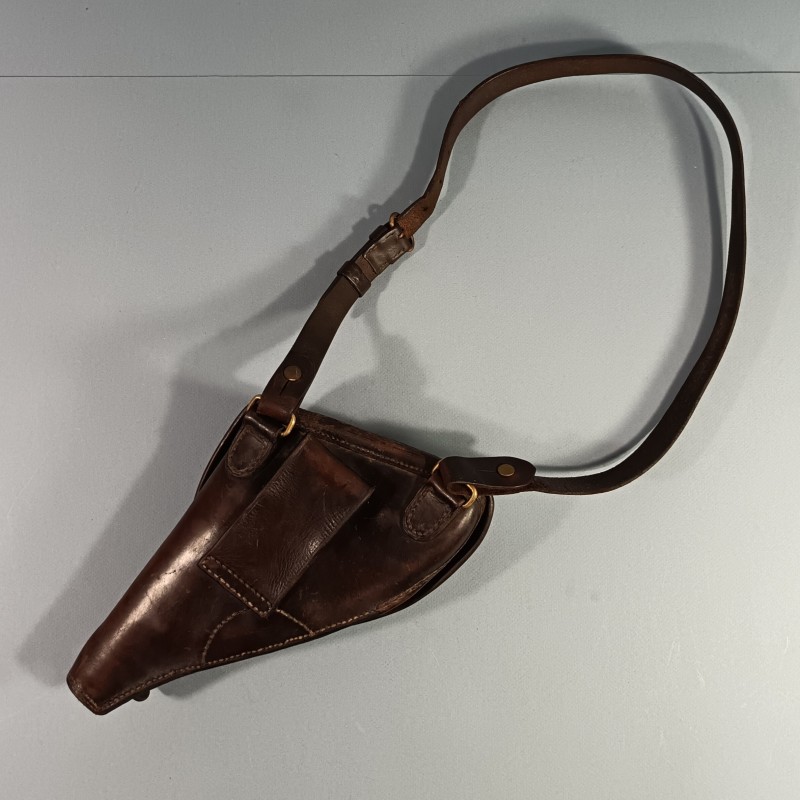 ETUI D'OFFICIER EN CUIR MARRON AVEC SA BRETELLE BAUDRIER POUR REVOLVER D'ORDONNANCE ST ETIENNE MODELE 1892 ETUI " JAMBON "