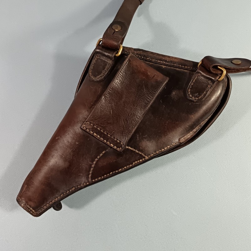 ETUI D'OFFICIER EN CUIR MARRON AVEC SA BRETELLE BAUDRIER POUR REVOLVER D'ORDONNANCE ST ETIENNE MODELE 1892 ETUI " JAMBON "