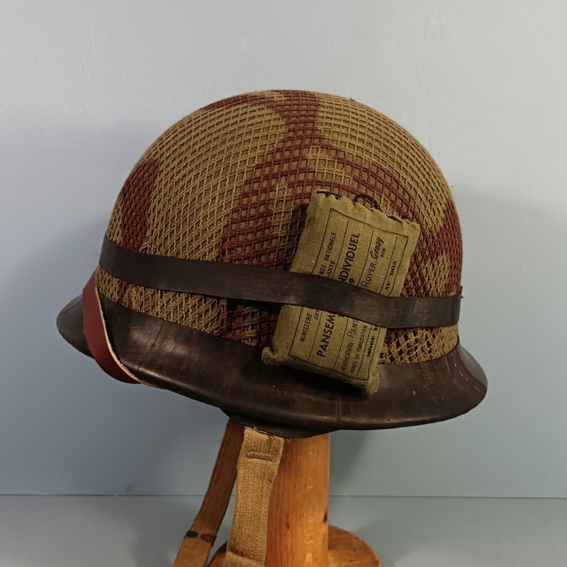 CASQUE FRANCAIS MODELE 1951 AVEC CAMOUFLAGE ET PANSEMENT ETAT NEUF DE STOCK LOURD HR - 1953 ET LINER MENESA 1953 + PANSEMENT
