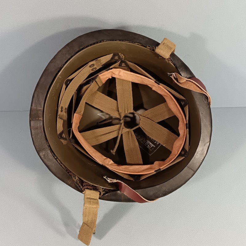 CASQUE FRANCAIS MODELE 1951 AVEC CAMOUFLAGE ET PANSEMENT ETAT NEUF DE STOCK LOURD HR - 1953 ET LINER MENESA 1953 + PANSEMENT