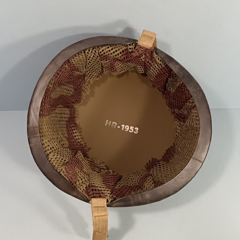 CASQUE FRANCAIS MODELE 1951 AVEC CAMOUFLAGE ET PANSEMENT ETAT NEUF DE STOCK LOURD HR - 1953 ET LINER MENESA 1953 + PANSEMENT