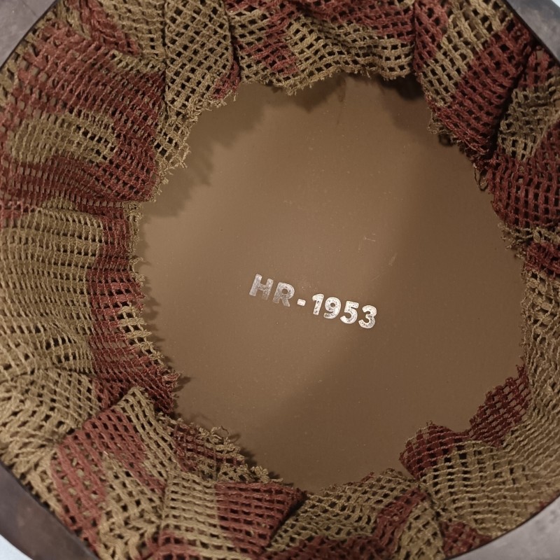 CASQUE FRANCAIS MODELE 1951 AVEC CAMOUFLAGE ET PANSEMENT ETAT NEUF DE STOCK LOURD HR - 1953 ET LINER MENESA 1953 + PANSEMENT