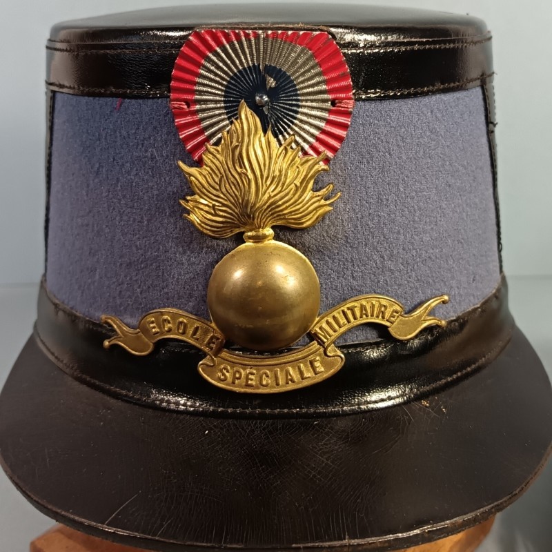 SHAKO DE L'ECOLE MILITAIRE DE ST CYR ESM ECOLE SPECIALE MILITAIRE FABRICATION DES ANNEES 1950-1960 TAILLE 57-58