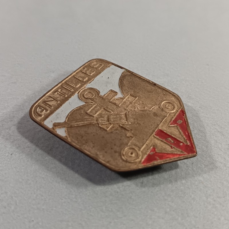 INSIGNE MILITAIRE 21 ème GROUPE ANTILLES DE DCA 1 ère DFL FRANCE LIBRE FABRICATION LOCALE PEINTE ITALIE 1944-45