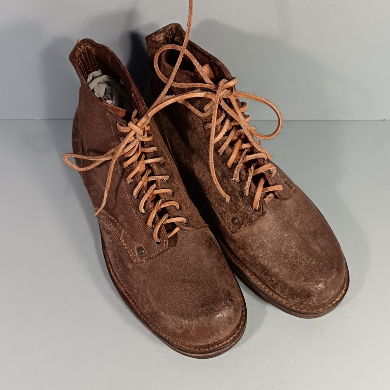 BRODEQUINS CHAUSSURES MILITAIRE EN CUIR MARRON MODELE ARMEE FRANCAISE 1941 INDOCHINE ALGERIE TAILLE 42 DATES 1953