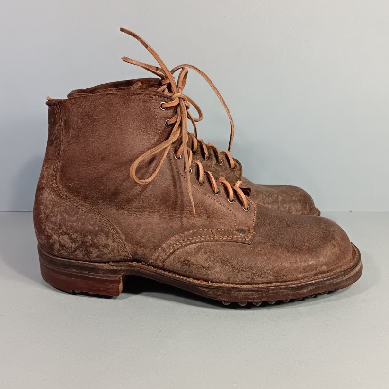 BRODEQUINS CHAUSSURES MILITAIRE EN CUIR MARRON MODELE ARMEE FRANCAISE 1941 INDOCHINE ALGERIE TAILLE 42 DATES 1953