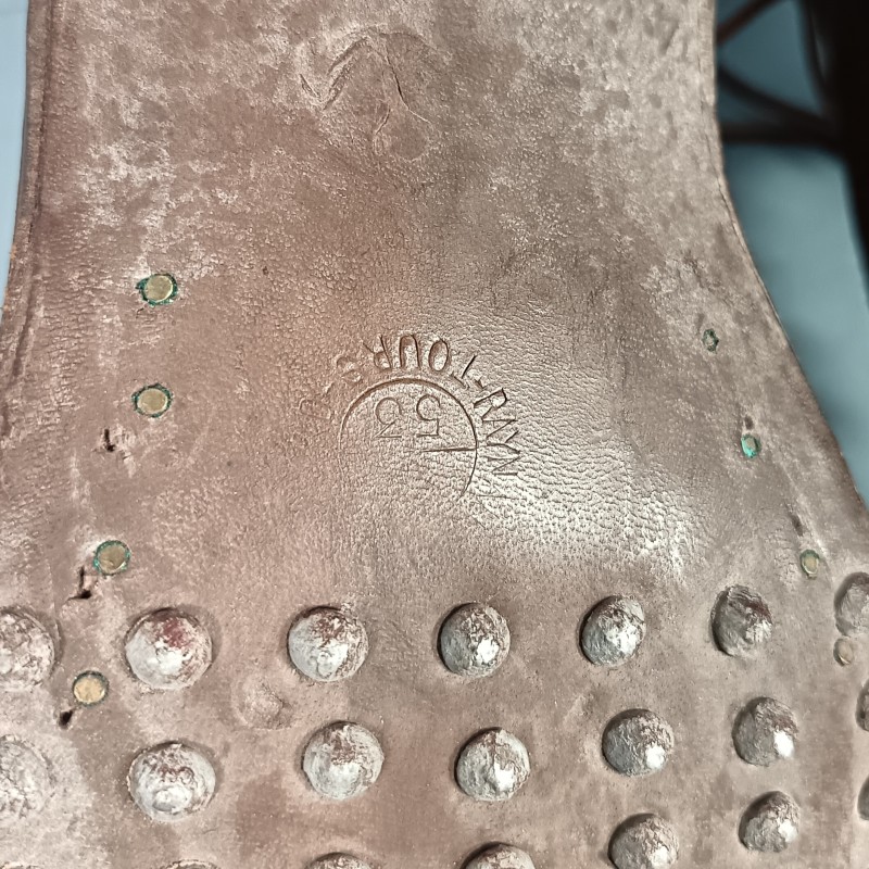 BRODEQUINS CHAUSSURES MILITAIRE EN CUIR MARRON MODELE ARMEE FRANCAISE 1941 INDOCHINE ALGERIE TAILLE 42 DATES 1953
