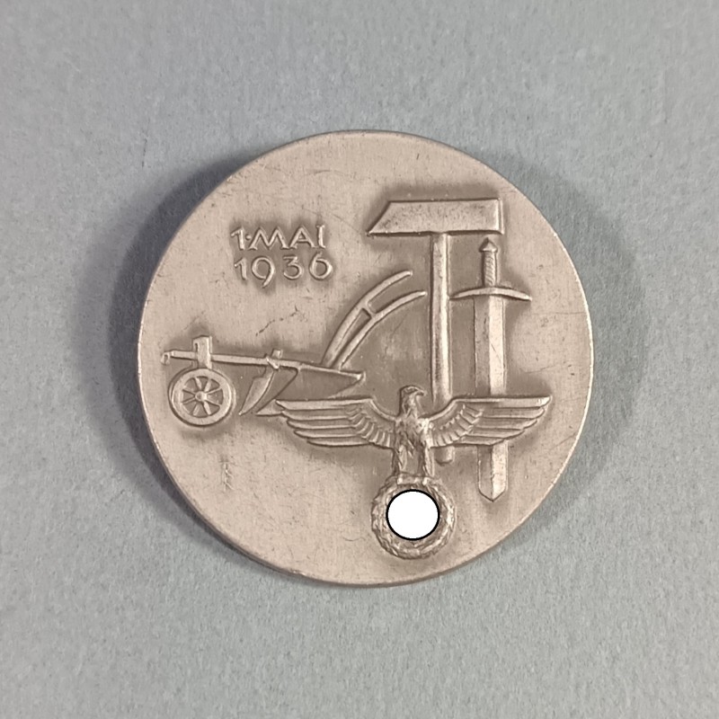 ALLEMAGNE INSIGNE DE JOURNEE DU 1 ER MAI 1936 FABRICATION SECONDE GUERE ERHARD & SOHNE A.G. DIAMETRE 3.5 cm TAG DER ARBEIT