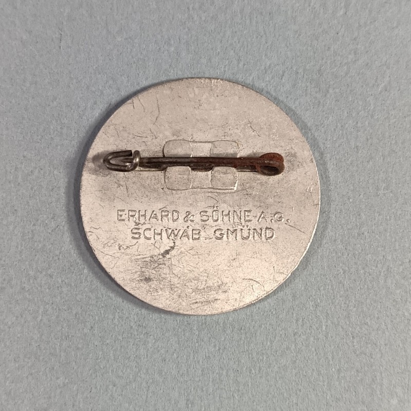 ALLEMAGNE INSIGNE DE JOURNEE DU 1 ER MAI 1936 FABRICATION SECONDE GUERE ERHARD & SOHNE A.G. DIAMETRE 3.5 cm TAG DER ARBEIT