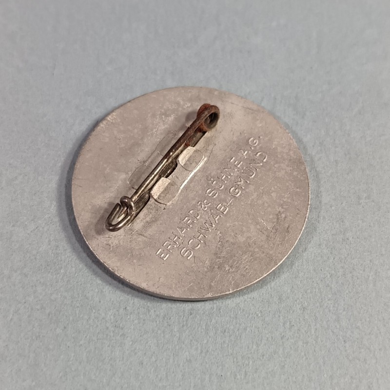 ALLEMAGNE INSIGNE DE JOURNEE DU 1 ER MAI 1936 FABRICATION SECONDE GUERE ERHARD & SOHNE A.G. DIAMETRE 3.5 cm TAG DER ARBEIT