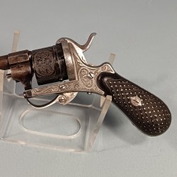 TRES BEAU REVOLVER DE CALIBRE 7 mm A BROCHE CATEGORIE D DE TYPE LEFAUCHEUX FABRICATION LIEGE VERS 1860 - 1880