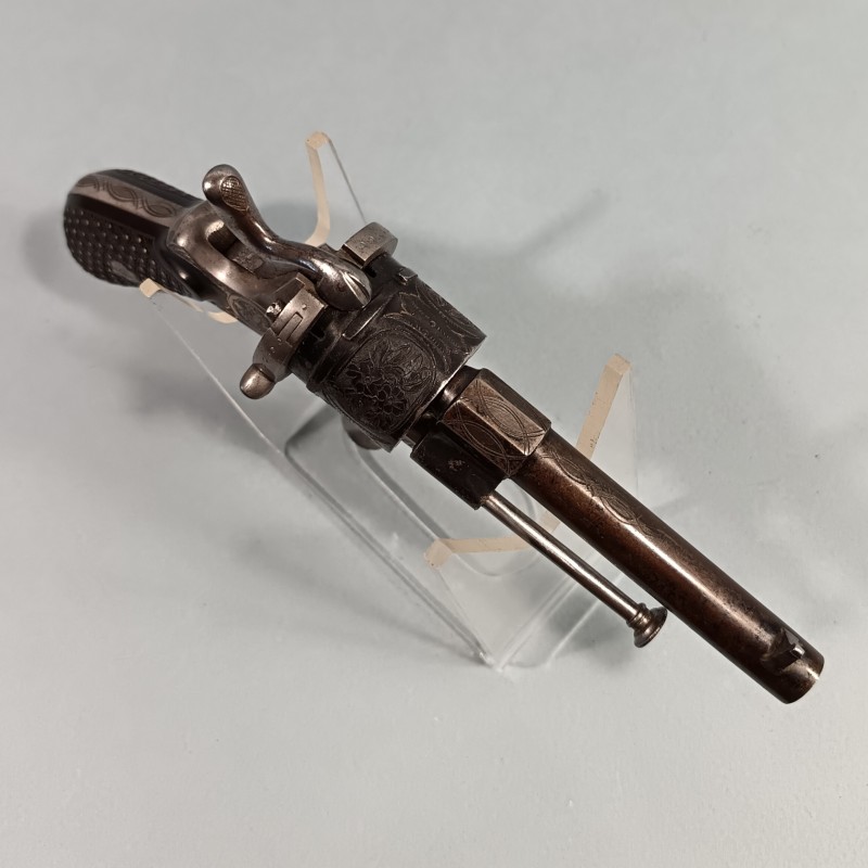 TRES BEAU REVOLVER DE CALIBRE 7 mm A BROCHE CATEGORIE D DE TYPE LEFAUCHEUX FABRICATION LIEGE VERS 1860 - 1880