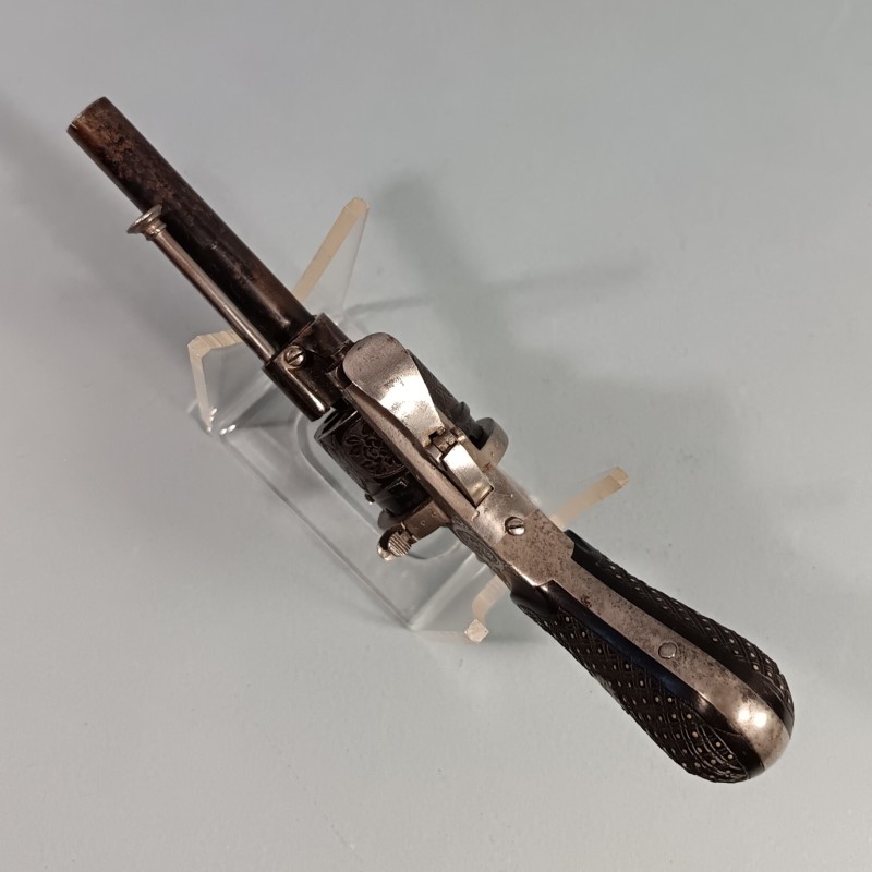 TRES BEAU REVOLVER DE CALIBRE 7 mm A BROCHE CATEGORIE D DE TYPE LEFAUCHEUX FABRICATION LIEGE VERS 1860 - 1880