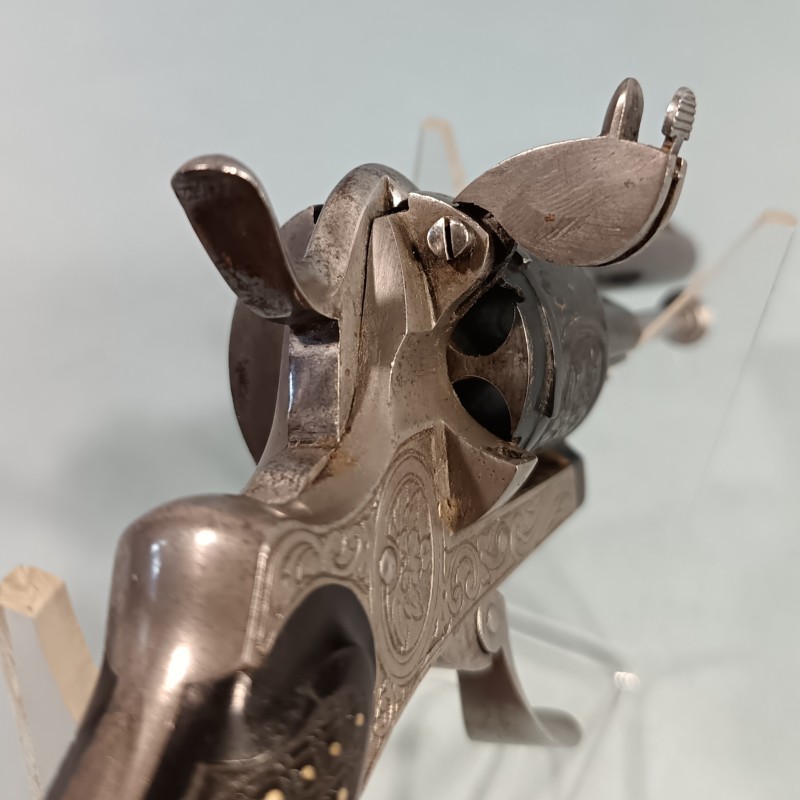 TRES BEAU REVOLVER DE CALIBRE 7 mm A BROCHE CATEGORIE D DE TYPE LEFAUCHEUX FABRICATION LIEGE VERS 1860 - 1880
