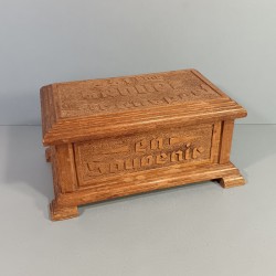 BOITE EN BOIS GRAVEE SOUVENIR MILITAIRE DU 351 ème GROUPE DE TRANSPORT DATEE DE 1947 DIMENSIONS 25 X 14 X 12 cm